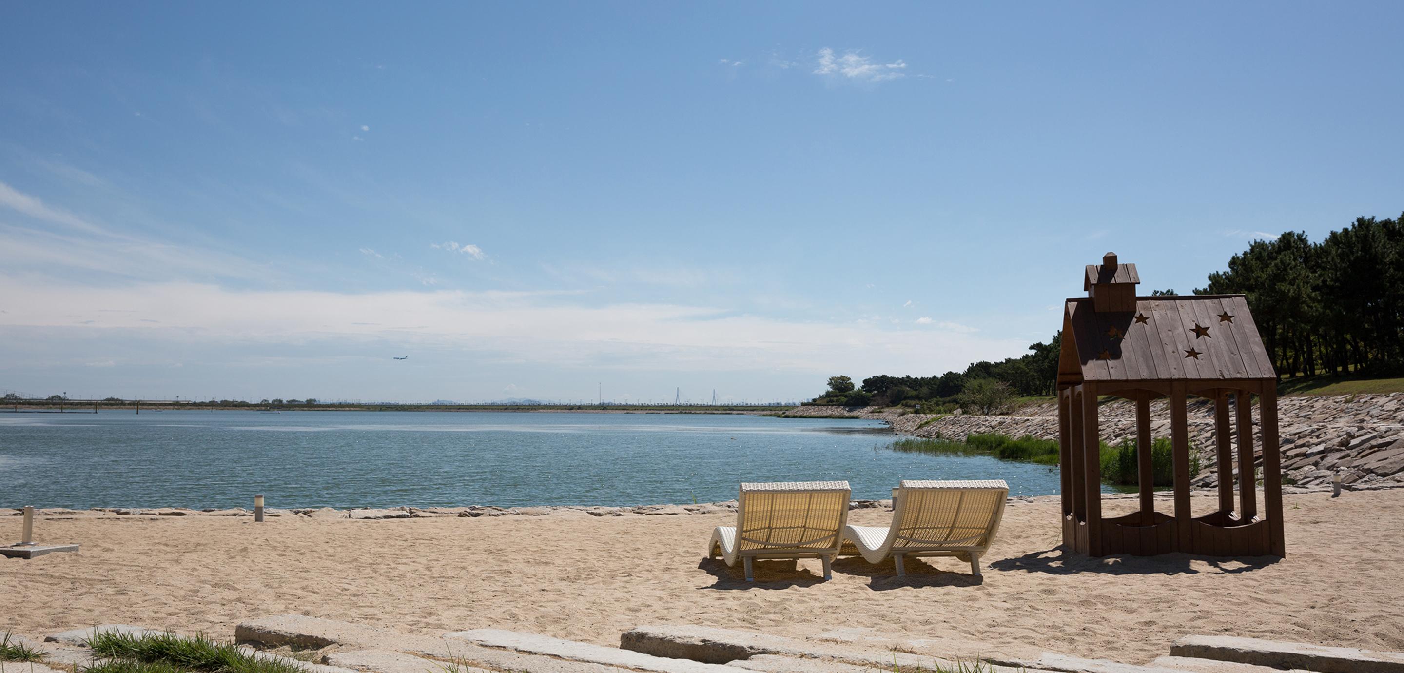 Nest Hotel Incheon Eksteriør billede The beach at Lake Whitney