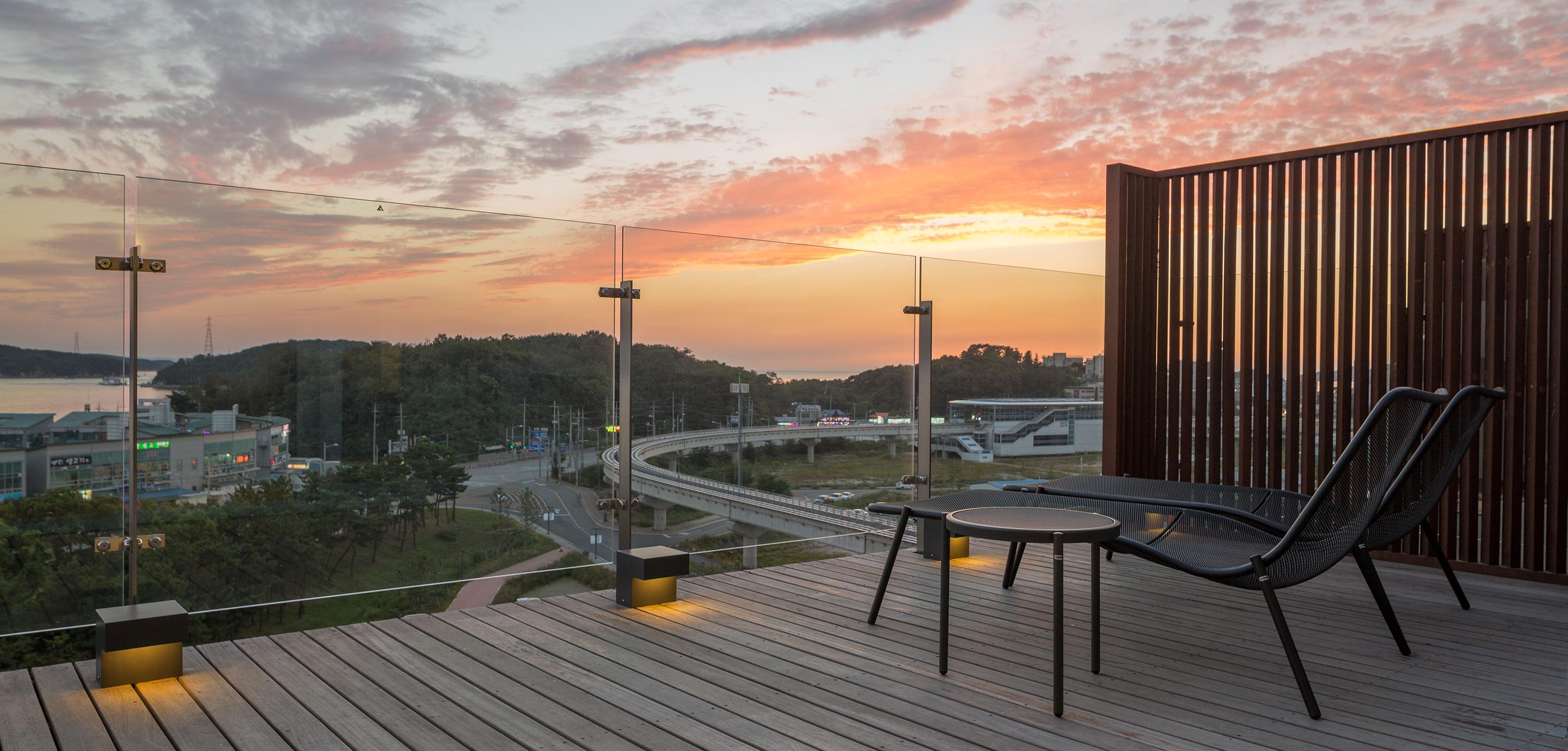 Nest Hotel Incheon Eksteriør billede View from the rooftop