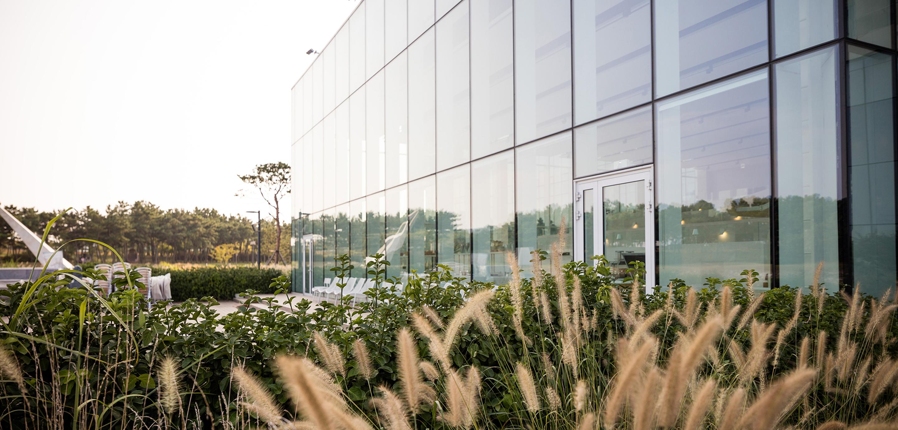 Nest Hotel Incheon Eksteriør billede The building of the National Institute of Nanotechnology