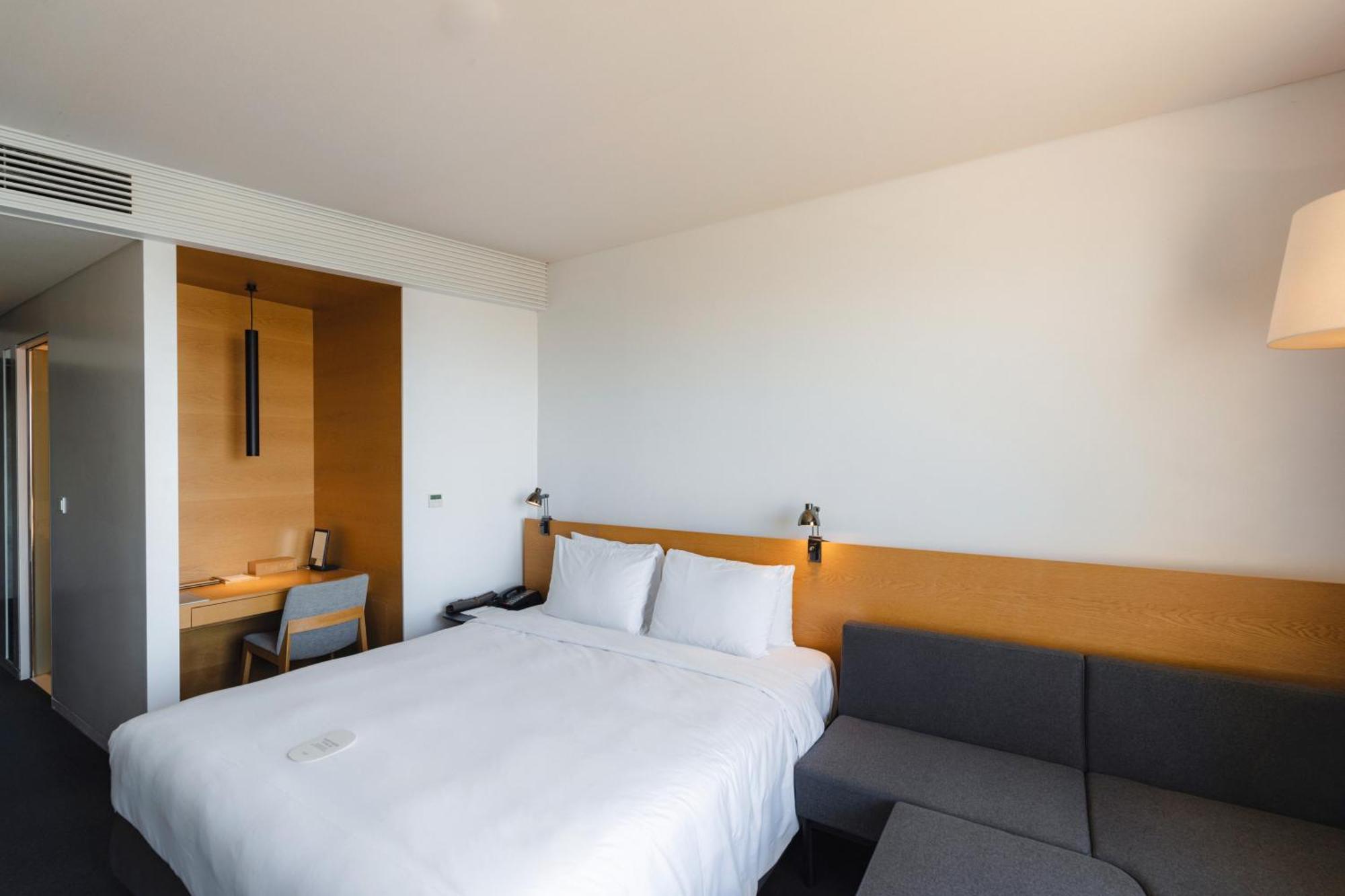 Nest Hotel Incheon Eksteriør billede A room at the hotel