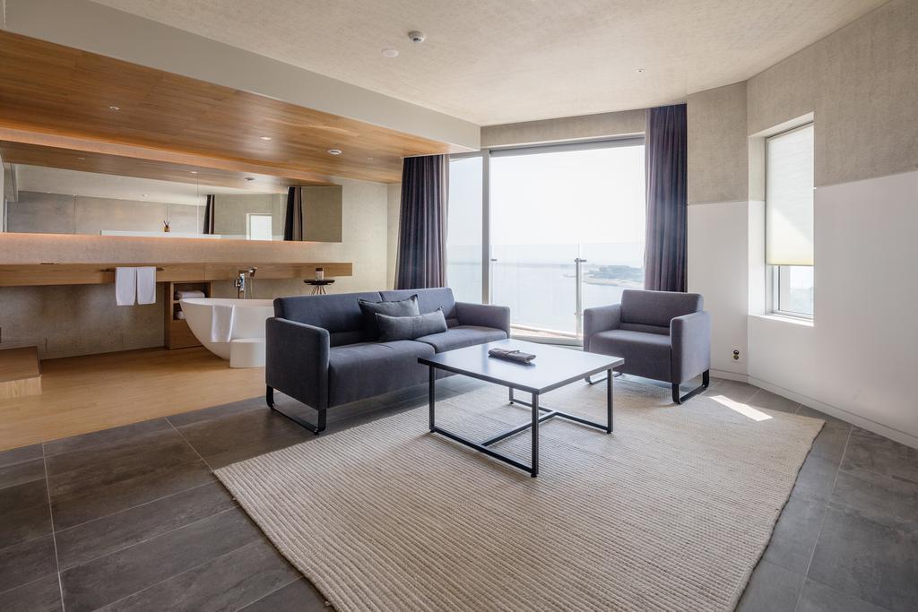 Nest Hotel Incheon Eksteriør billede A suite at the hotel