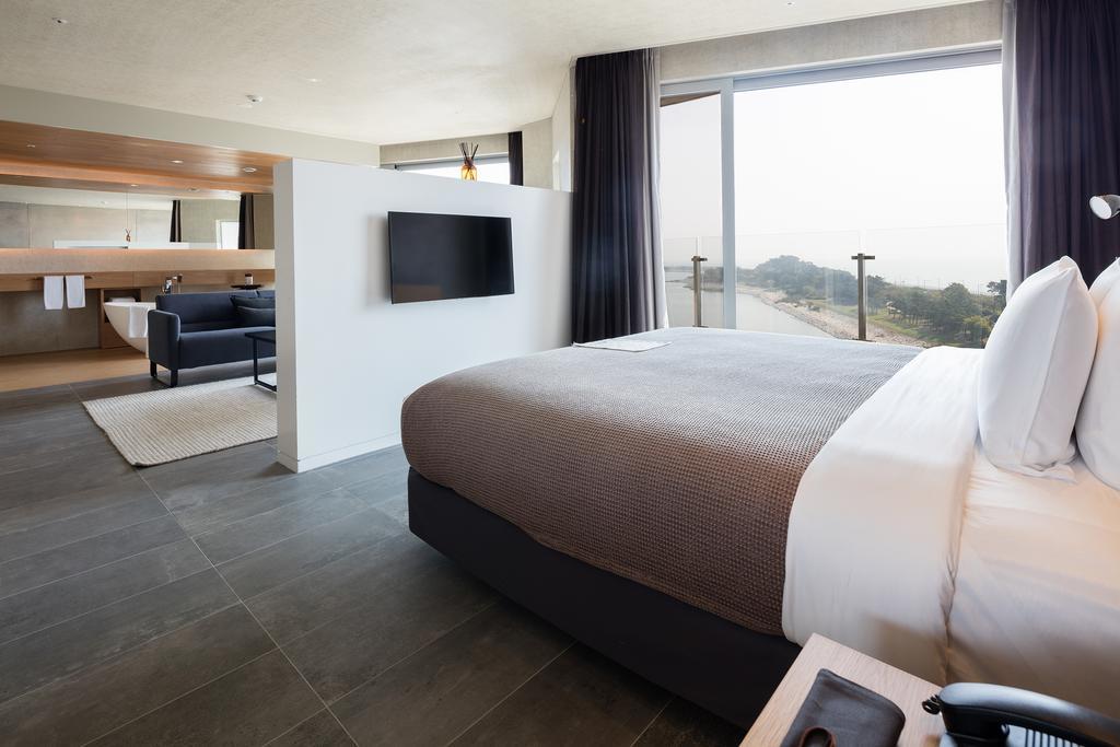 Nest Hotel Incheon Eksteriør billede A room at the hotel