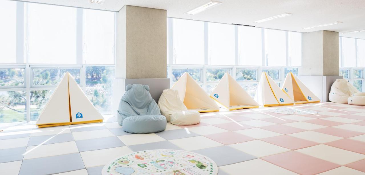 Nest Hotel Incheon Eksteriør billede Bean bag chairs in a Japanese kindergarten