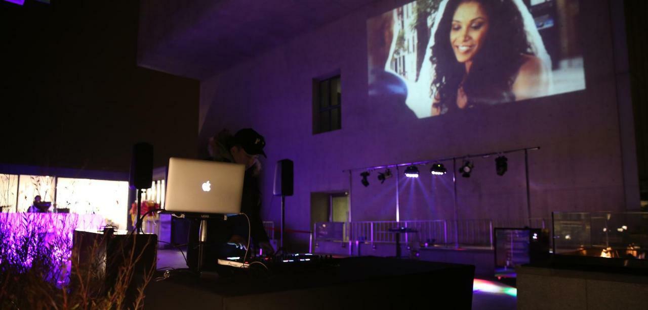 Nest Hotel Incheon Eksteriør billede DJ performing at a wedding