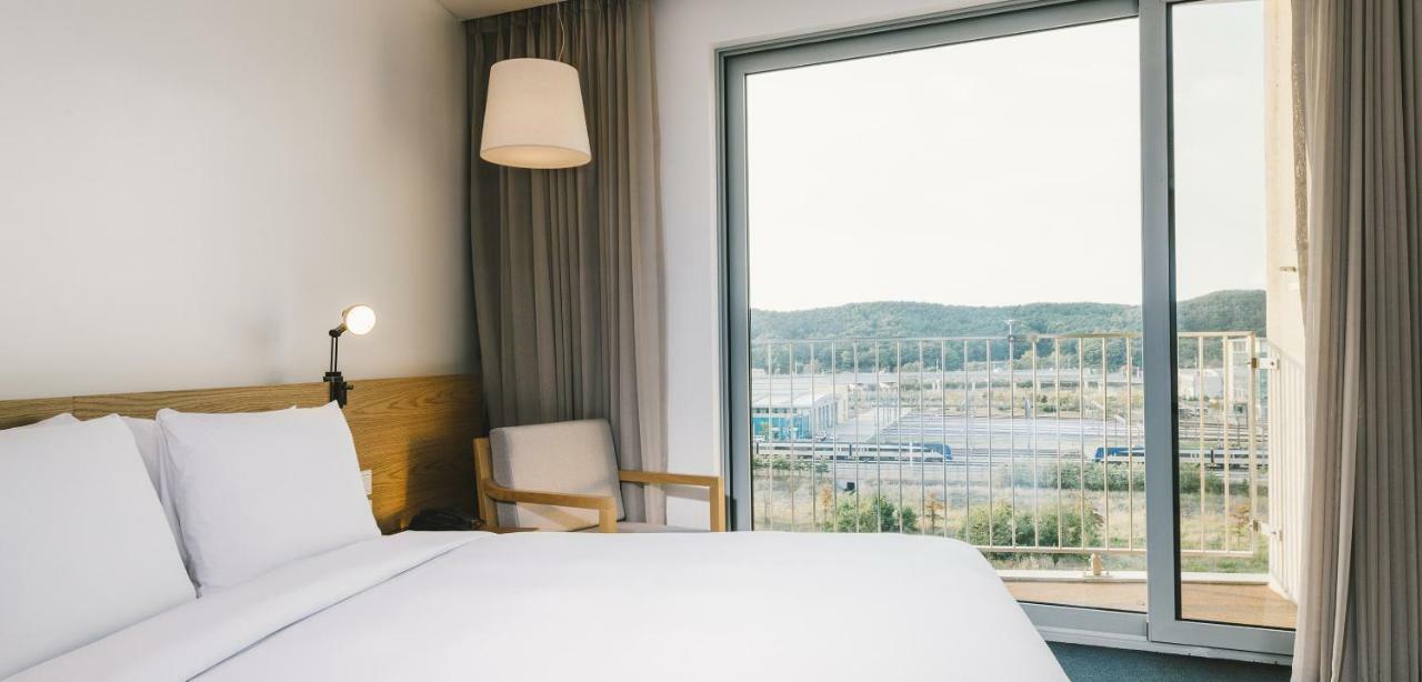 Nest Hotel Incheon Eksteriør billede A room at the hotel